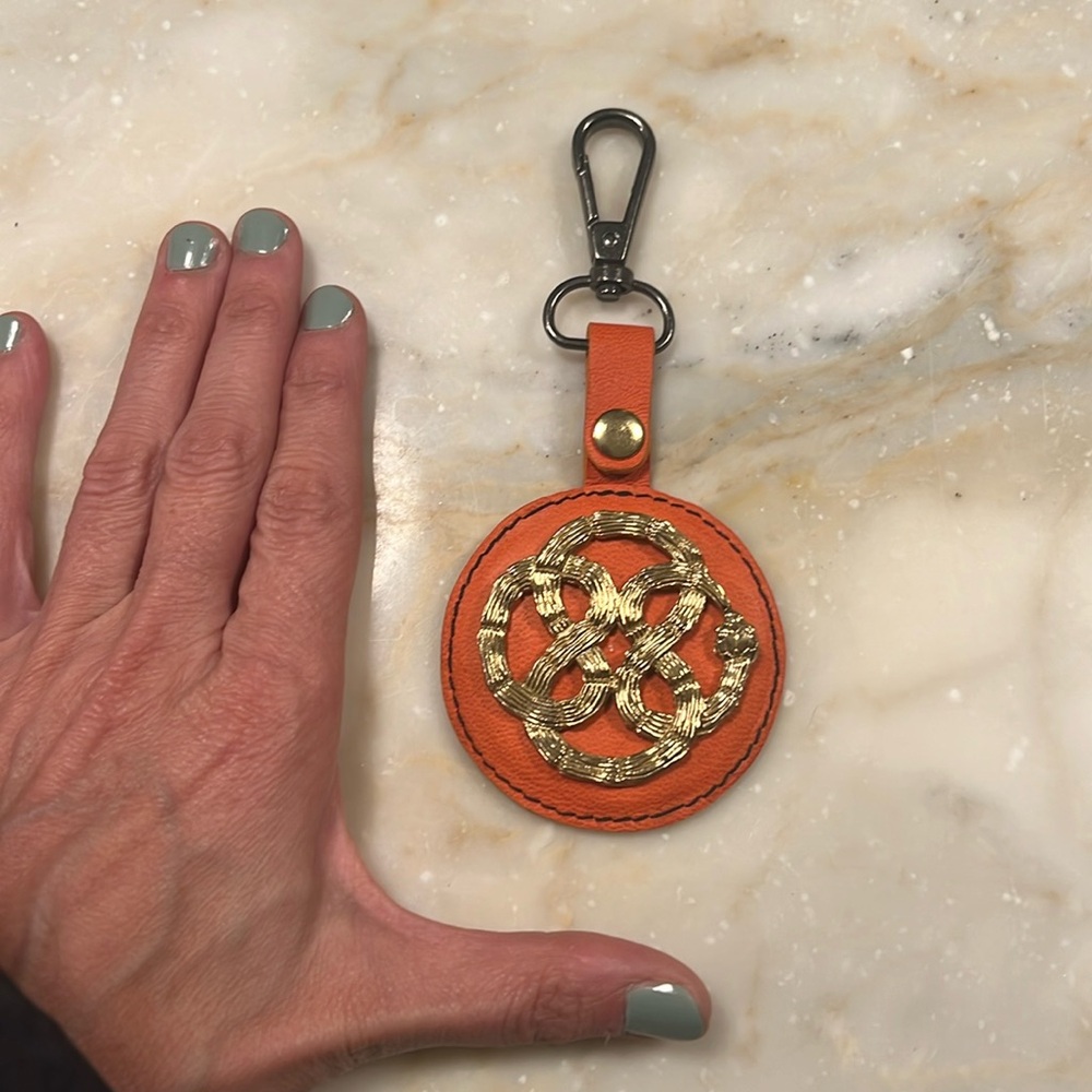 GORGEOUS NEW NEVER USED LEATHER WITH HARDWARE KEYCHAIN